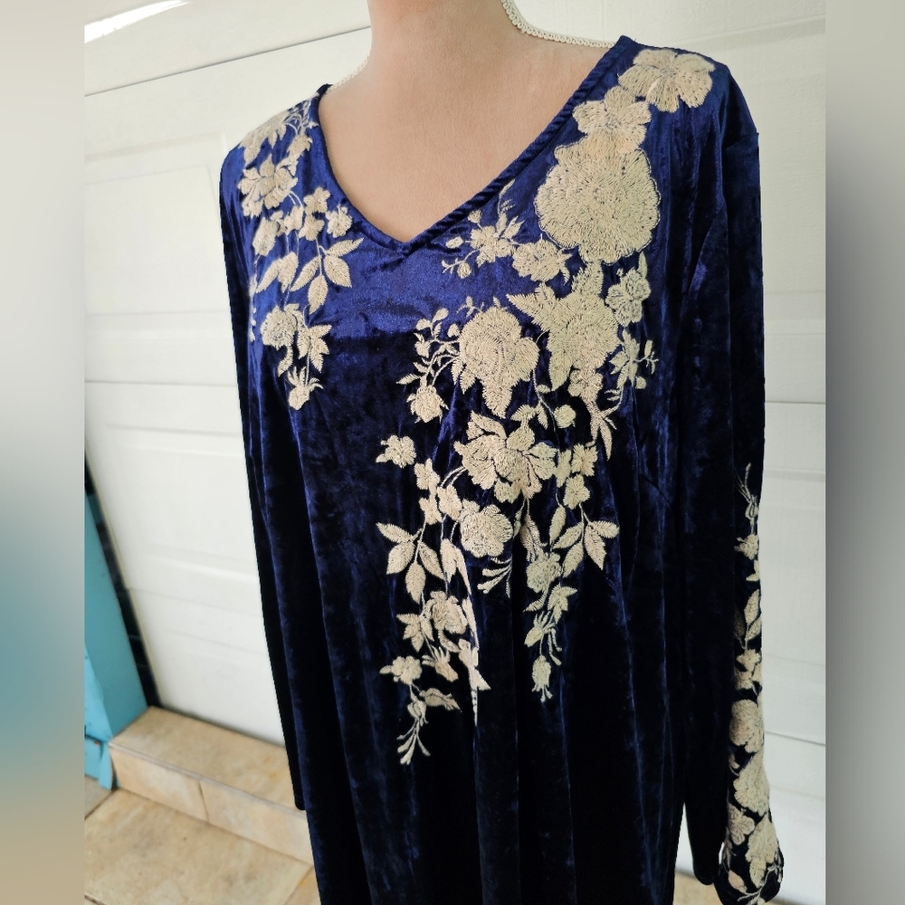Andrée by Uni 2X Navy Velvet Floral Embroidered Bell Sleeve Boho Party Dress - Picture 3 of 11